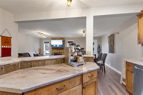 1-1605 43 Avenue, Vernon, BC - Indoor Photo Showing Kitchen