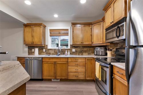 1-1605 43 Avenue, Vernon, BC - Indoor Photo Showing Kitchen