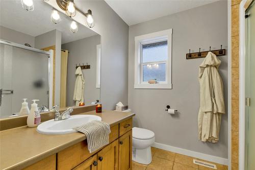 1-1605 43 Avenue, Vernon, BC - Indoor Photo Showing Bathroom