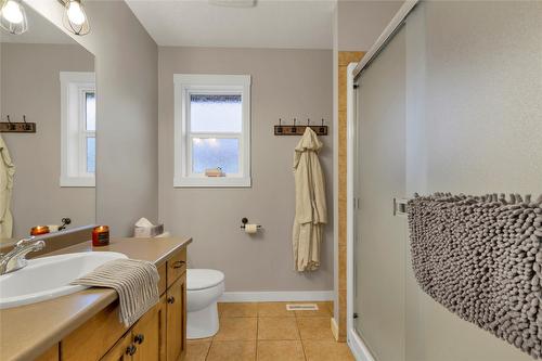 1-1605 43 Avenue, Vernon, BC - Indoor Photo Showing Bathroom