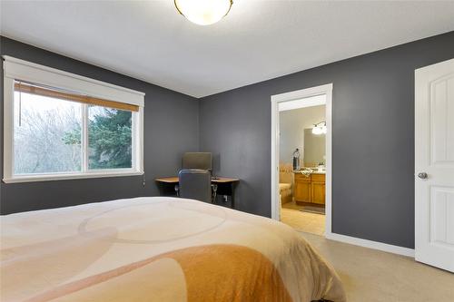 1-1605 43 Avenue, Vernon, BC - Indoor Photo Showing Bedroom