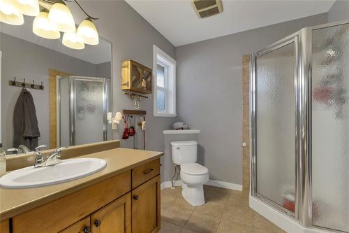 1-1605 43 Avenue, Vernon, BC - Indoor Photo Showing Bathroom