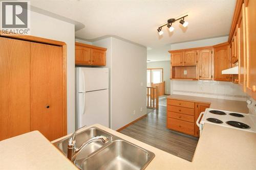 33 Duckering Close, Red Deer, AB - Indoor Photo Showing Kitchen With Double Sink