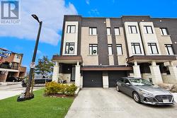 984 KICKING HORSE PATH  Oshawa, ON L1J 0B4