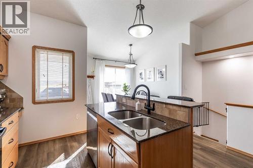 367 Ranchlands Boulevard Ne, Medicine Hat, AB - Indoor Photo Showing Kitchen With Double Sink