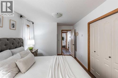 367 Ranchlands Boulevard Ne, Medicine Hat, AB - Indoor Photo Showing Bedroom