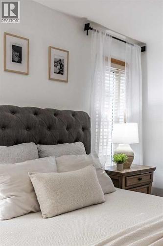 367 Ranchlands Boulevard Ne, Medicine Hat, AB - Indoor Photo Showing Bedroom