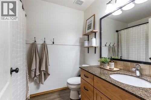 367 Ranchlands Boulevard Ne, Medicine Hat, AB - Indoor Photo Showing Bathroom