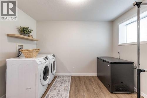 367 Ranchlands Boulevard Ne, Medicine Hat, AB - Indoor Photo Showing Laundry Room