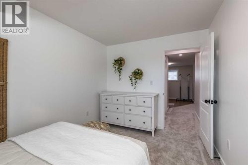 367 Ranchlands Boulevard Ne, Medicine Hat, AB - Indoor Photo Showing Bedroom