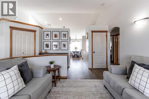 367 Ranchlands Boulevard Ne, Medicine Hat, AB - Indoor Photo Showing Living Room