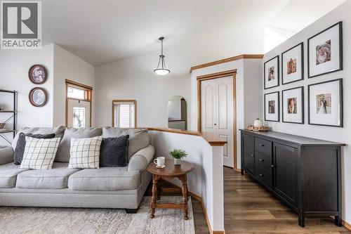 367 Ranchlands Boulevard Ne, Medicine Hat, AB - Indoor Photo Showing Living Room