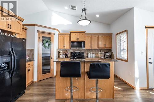 367 Ranchlands Boulevard Ne, Medicine Hat, AB - Indoor Photo Showing Kitchen