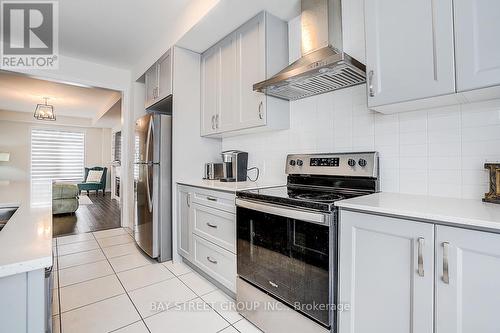 19 Morrison Crescent, Whitby, ON - Indoor Photo Showing Kitchen With Stainless Steel Kitchen