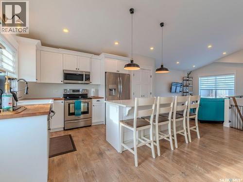 203 Settler Crescent, Warman, SK - Indoor Photo Showing Kitchen With Upgraded Kitchen