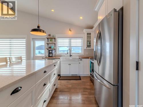 203 Settler Crescent, Warman, SK - Indoor Photo Showing Kitchen With Upgraded Kitchen