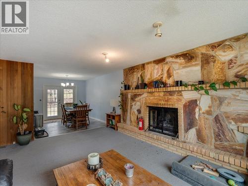 522 3Rd Avenue, Rivervale, BC - Indoor Photo Showing Living Room With Fireplace