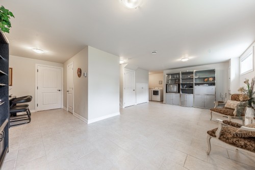 Salle familiale - 24 Ch. Des Patriotes E., Saint-Jean-Sur-Richelieu, QC - Indoor