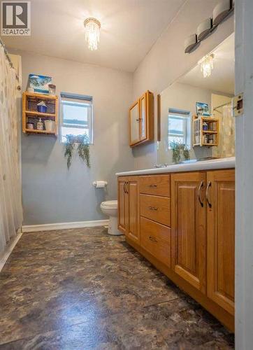 6pc Bathrm - 502 5 Avenue, Wainwright, AB - Indoor Photo Showing Other Room