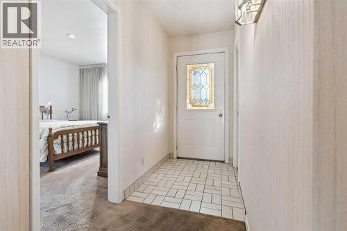 34 Rosery Drive Nw, Calgary, AB - Indoor Photo Showing Other Room
