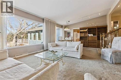 34 Rosery Drive Nw, Calgary, AB - Indoor Photo Showing Living Room