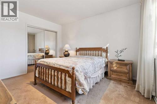 34 Rosery Drive Nw, Calgary, AB - Indoor Photo Showing Bedroom
