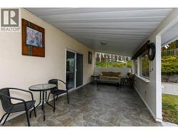 covered and partially closed patio - 