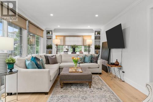 1390 Halifax Place, Burlington, ON - Indoor Photo Showing Living Room
