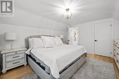 1390 Halifax Place, Burlington, ON - Indoor Photo Showing Bedroom