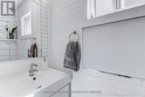 709 Greycedar Crescent, Mississauga, ON - Indoor Photo Showing Bathroom