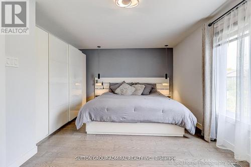 709 Greycedar Crescent, Mississauga, ON - Indoor Photo Showing Bedroom