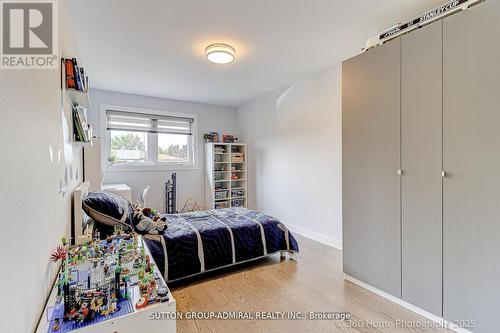 709 Greycedar Crescent, Mississauga, ON - Indoor Photo Showing Bedroom