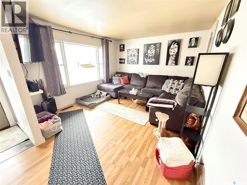 223 4Th Street, Weyburn, SK - Indoor Photo Showing Living Room