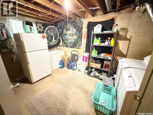 223 4Th Street, Weyburn, SK - Indoor Photo Showing Laundry Room