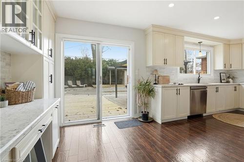 65 Rolston Drive, Hamilton, ON - Indoor Photo Showing Kitchen