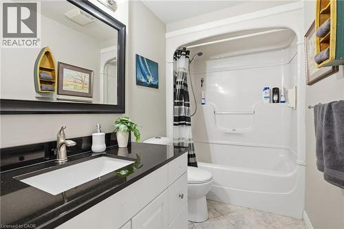 65 Rolston Drive, Hamilton, ON - Indoor Photo Showing Bathroom