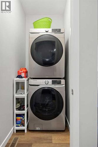 1027 Lanark Boulevard Se, Airdrie, AB - Indoor Photo Showing Laundry Room