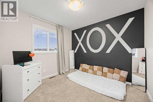 1027 Lanark Boulevard Se, Airdrie, AB - Indoor Photo Showing Bedroom