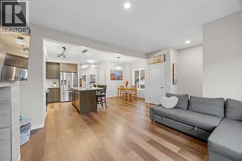 1027 Lanark Boulevard Se, Airdrie, AB - Indoor Photo Showing Living Room