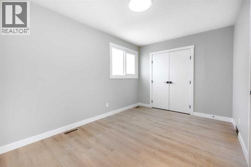 7616 27 Street Se, Calgary, AB - Indoor Photo Showing Other Room