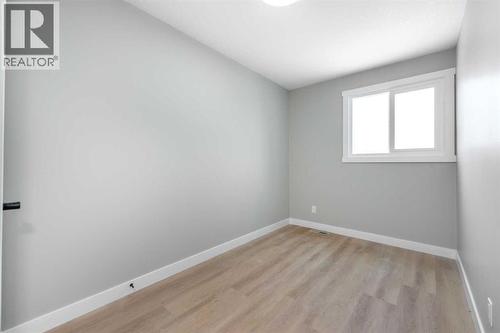 7616 27 Street Se, Calgary, AB - Indoor Photo Showing Other Room