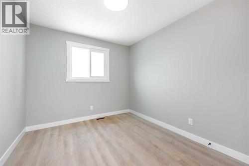 7616 27 Street Se, Calgary, AB - Indoor Photo Showing Other Room