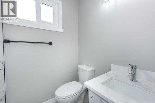 7616 27 Street Se, Calgary, AB - Indoor Photo Showing Bathroom