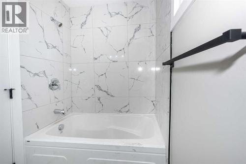 7616 27 Street Se, Calgary, AB - Indoor Photo Showing Bathroom