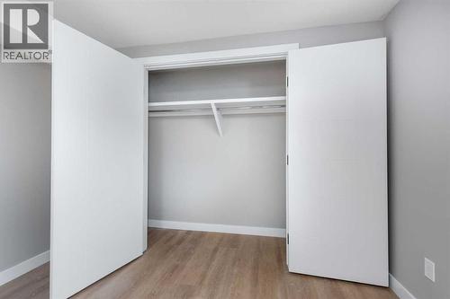 7616 27 Street Se, Calgary, AB - Indoor