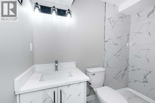 7616 27 Street Se, Calgary, AB - Indoor Photo Showing Bathroom