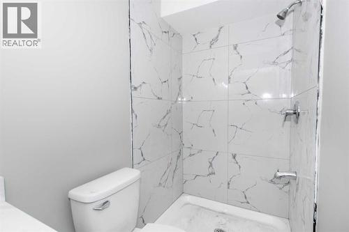 7616 27 Street Se, Calgary, AB - Indoor Photo Showing Bathroom