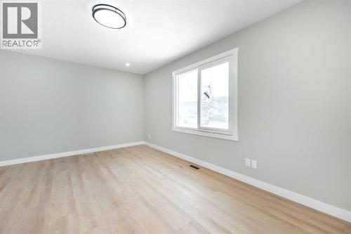 7616 27 Street Se, Calgary, AB - Indoor Photo Showing Other Room