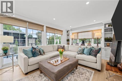 1390 Halifax Place, Burlington, ON - Indoor Photo Showing Living Room