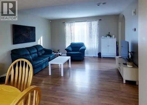 #1, 6615 5Th Avenue, Edson, AB - Indoor Photo Showing Living Room